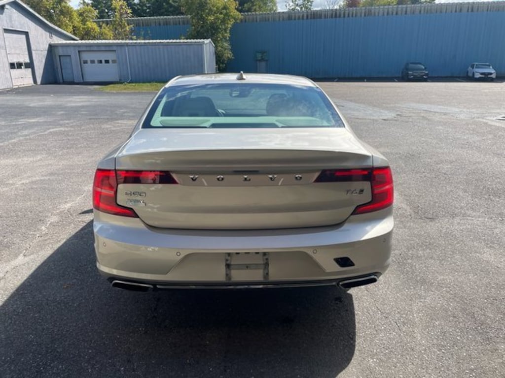 Used 2018 Volvo S90 T6 Momentum Sedan