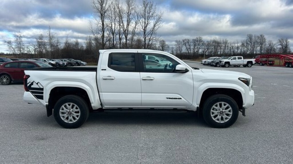 New 2025 Toyota Tacoma SR5 4X4 DOUBLE CAB