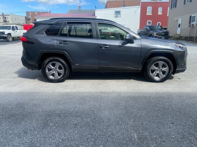 2023 Toyota RAV4 Hybrid XLE photo 2