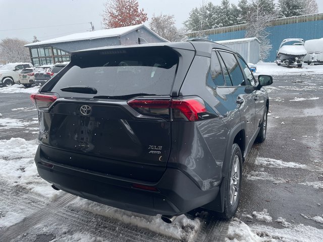 2025 Toyota RAV4 XLE photo 3