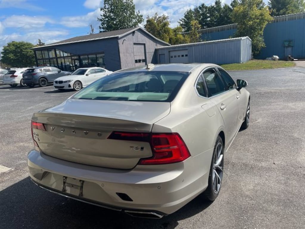 Used 2018 Volvo S90 T6 Momentum Sedan
