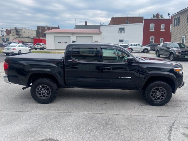 2018 Toyota Tacoma SR5 photo 2
