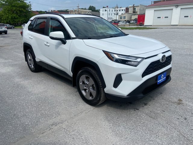 2023 Toyota RAV4 XLE photo 3