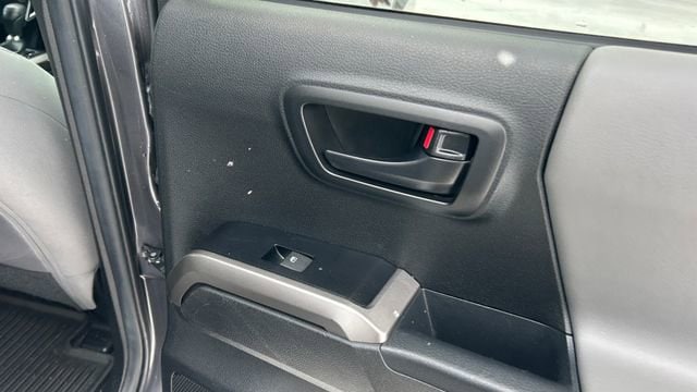 2022 Toyota Tacoma SR5 - Photo 39