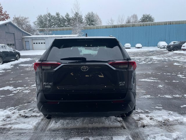 2025 Toyota RAV4 XLE photo 4