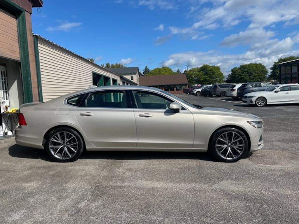 Used 2018 Volvo S90 T6 Momentum Sedan