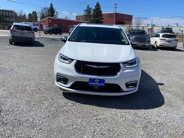 2023 Chrysler Pacifica Hybrid Limited photo 2