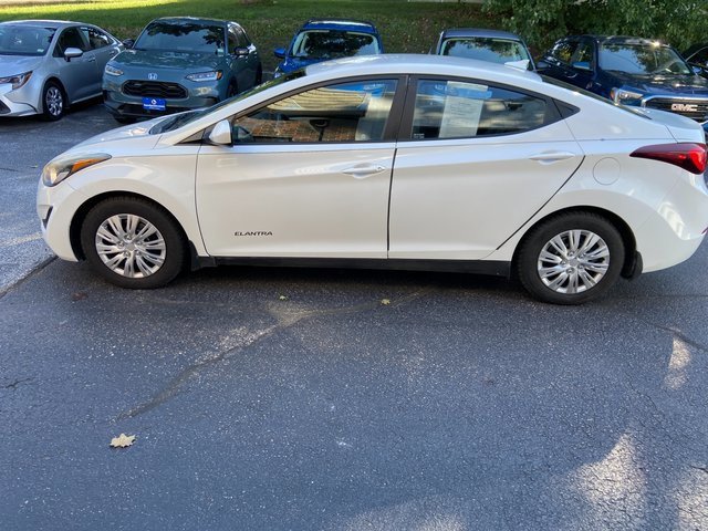 2016 Hyundai Elantra SE photo 3