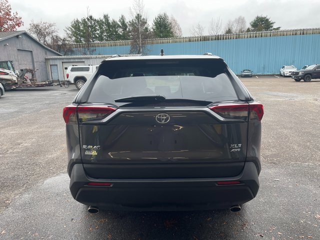 2025 Toyota RAV4 XLE photo 4