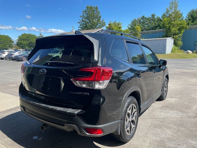 2020 Subaru Forester Premium photo 3