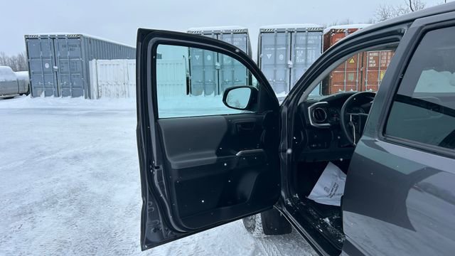2022 Toyota Tacoma SR5 - Photo 13