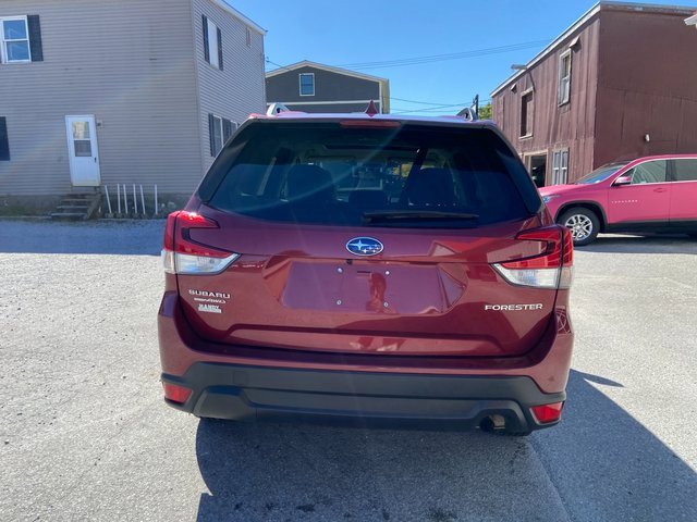 2022 Subaru Forester Premium photo 4