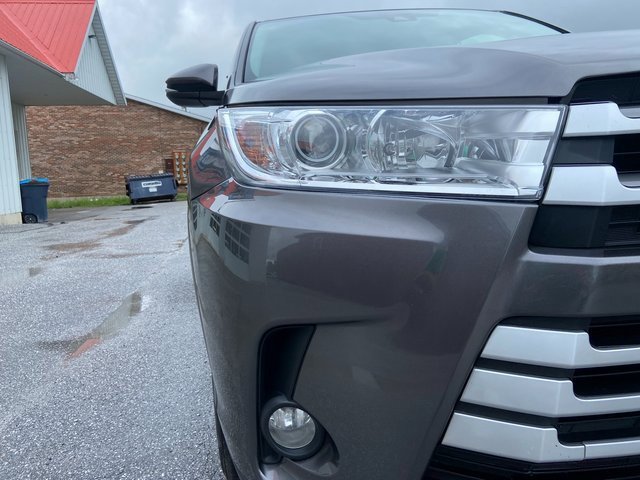 2018 Toyota Highlander LE Plus photo 2