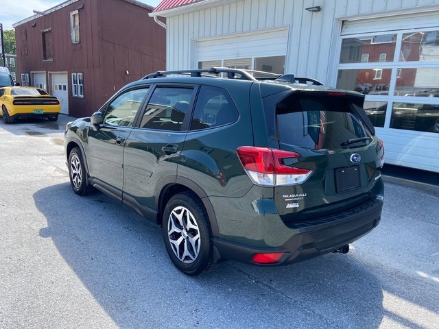 2022 Subaru Forester Premium photo 3