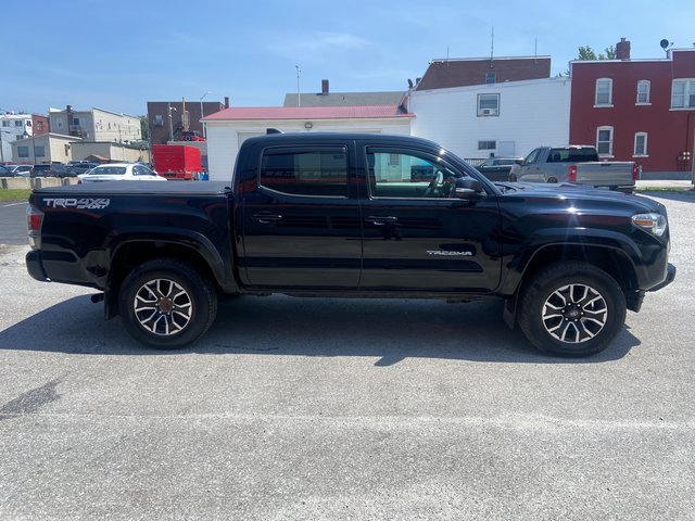 2020 Toyota Tacoma TRD Sport photo 4
