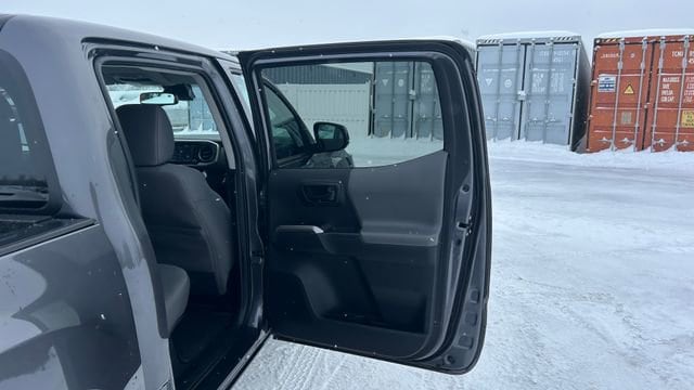 2022 Toyota Tacoma SR5 - Photo 38