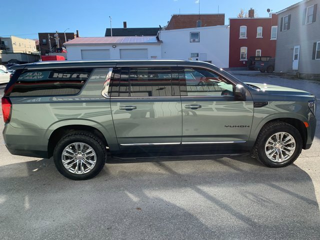 2023 Gmc Yukon XL SLT photo 3