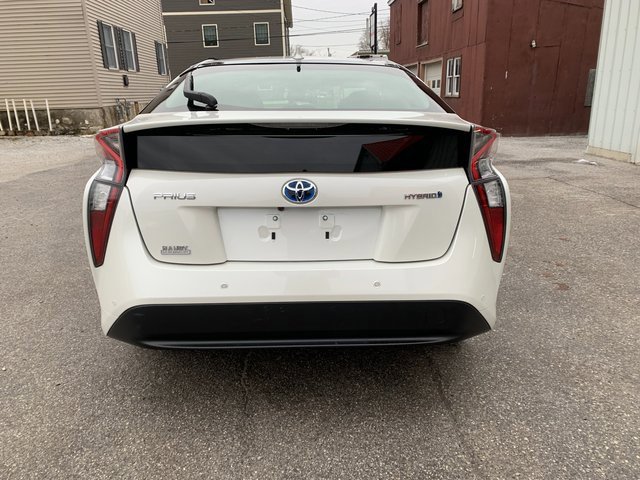 2017 Toyota Prius Four photo 3