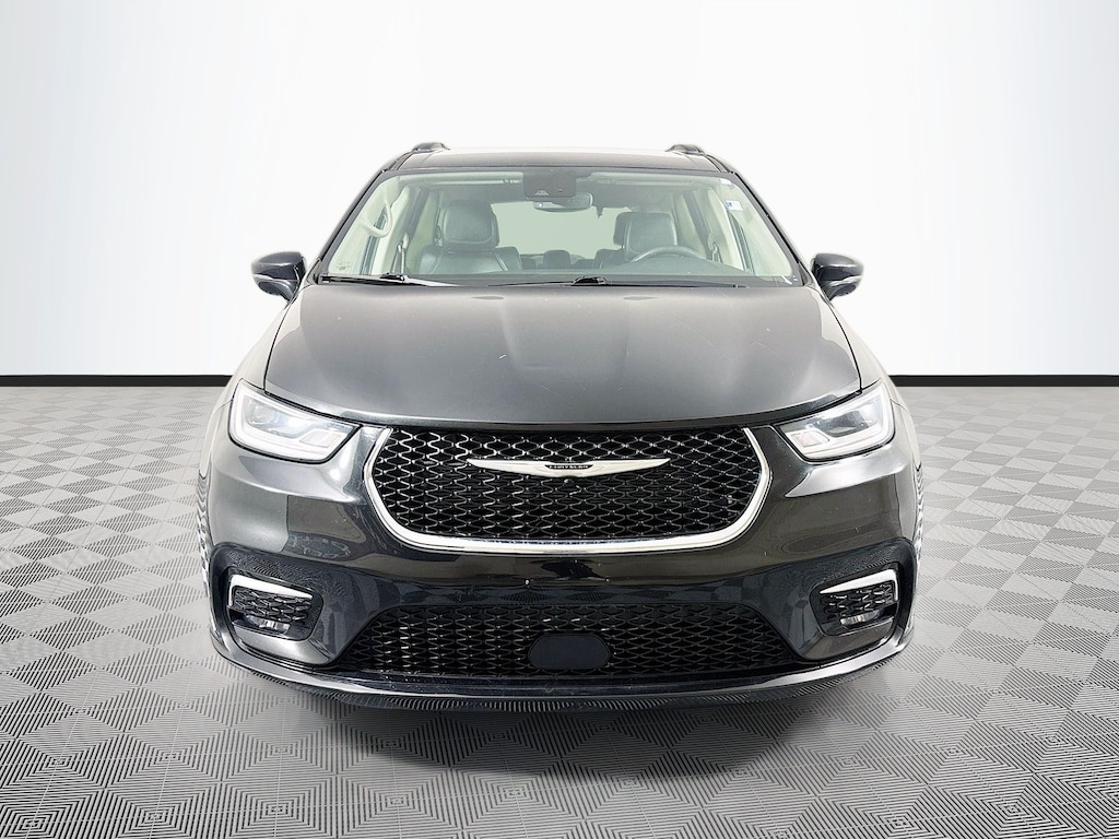 Used 2022 Chrysler Pacifica Touring L Van Passenger Van