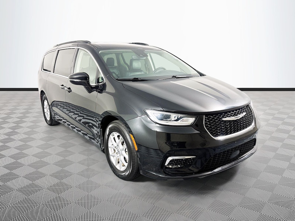Used 2022 Chrysler Pacifica Touring L Van Passenger Van