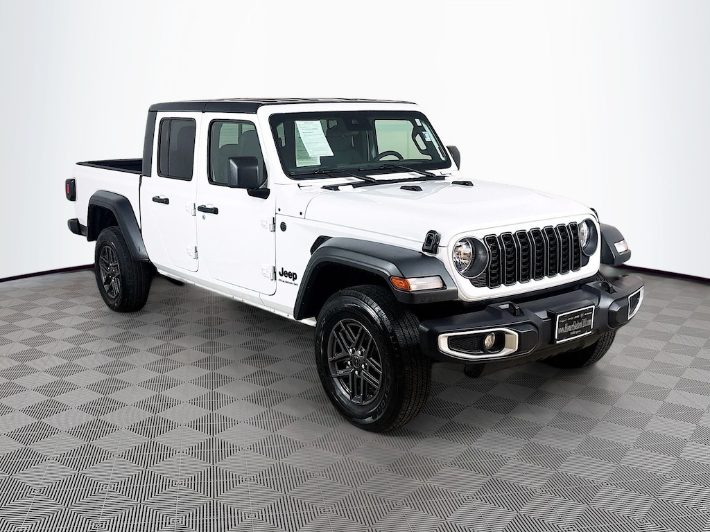 Used 2025 Jeep Gladiator Sport Truck Crew Cab