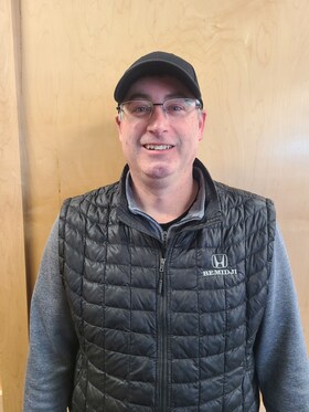 Staff member Tony Mannausau from ID_14dd09712e24