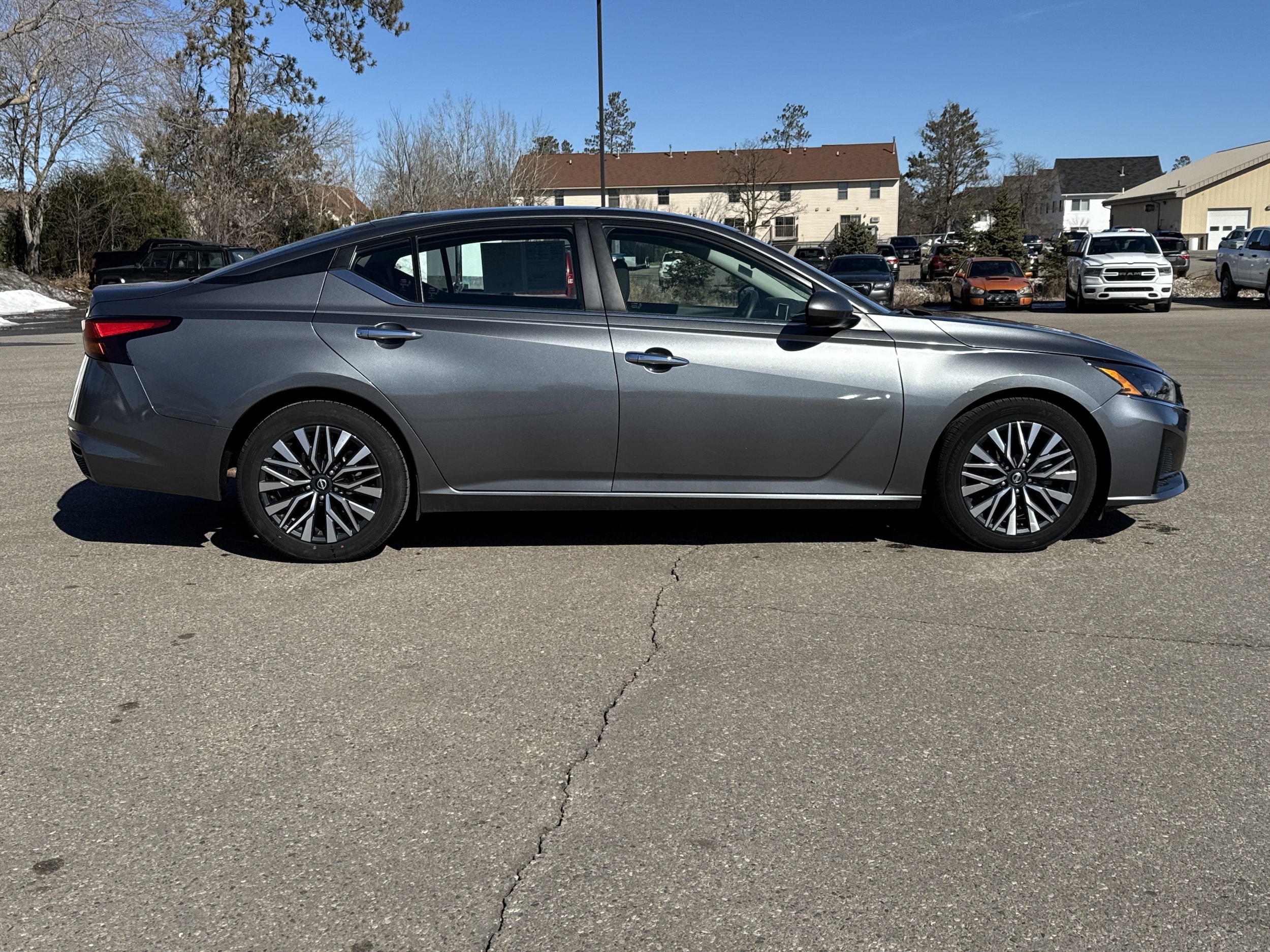 Used 2023 Nissan Altima SV with VIN 1N4BL4DV5PN325565 for sale in Bemidji, Minnesota