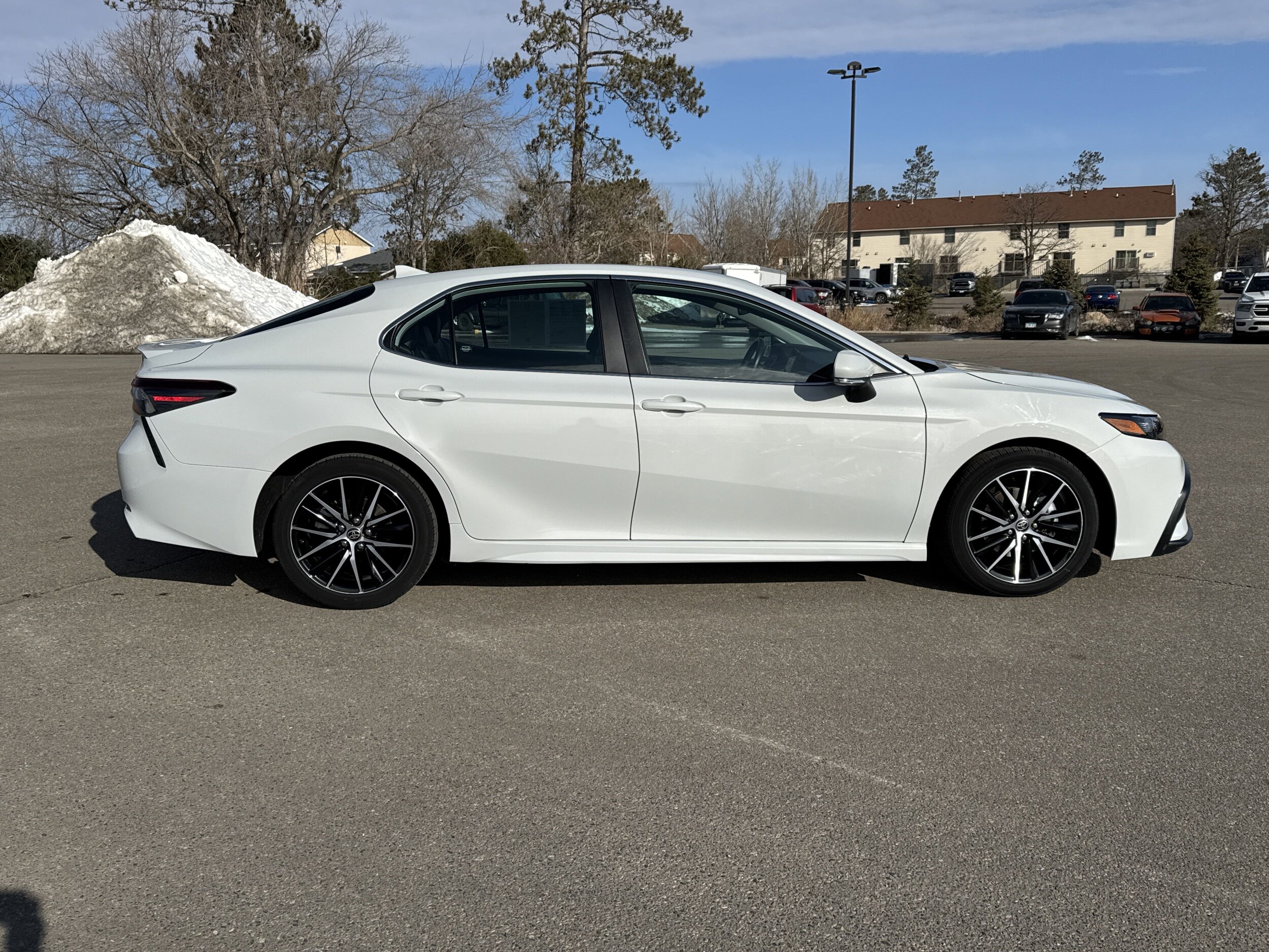 2023 Toyota Camry SE photo 2