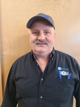 Staff member Tim Gullickson from ID_14dd09712e24