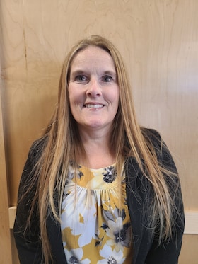Staff member Lisa Hlavac from ID_0b91c9107ee5