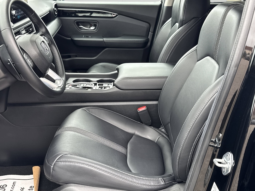 Used 2025 Honda Pilot SUV