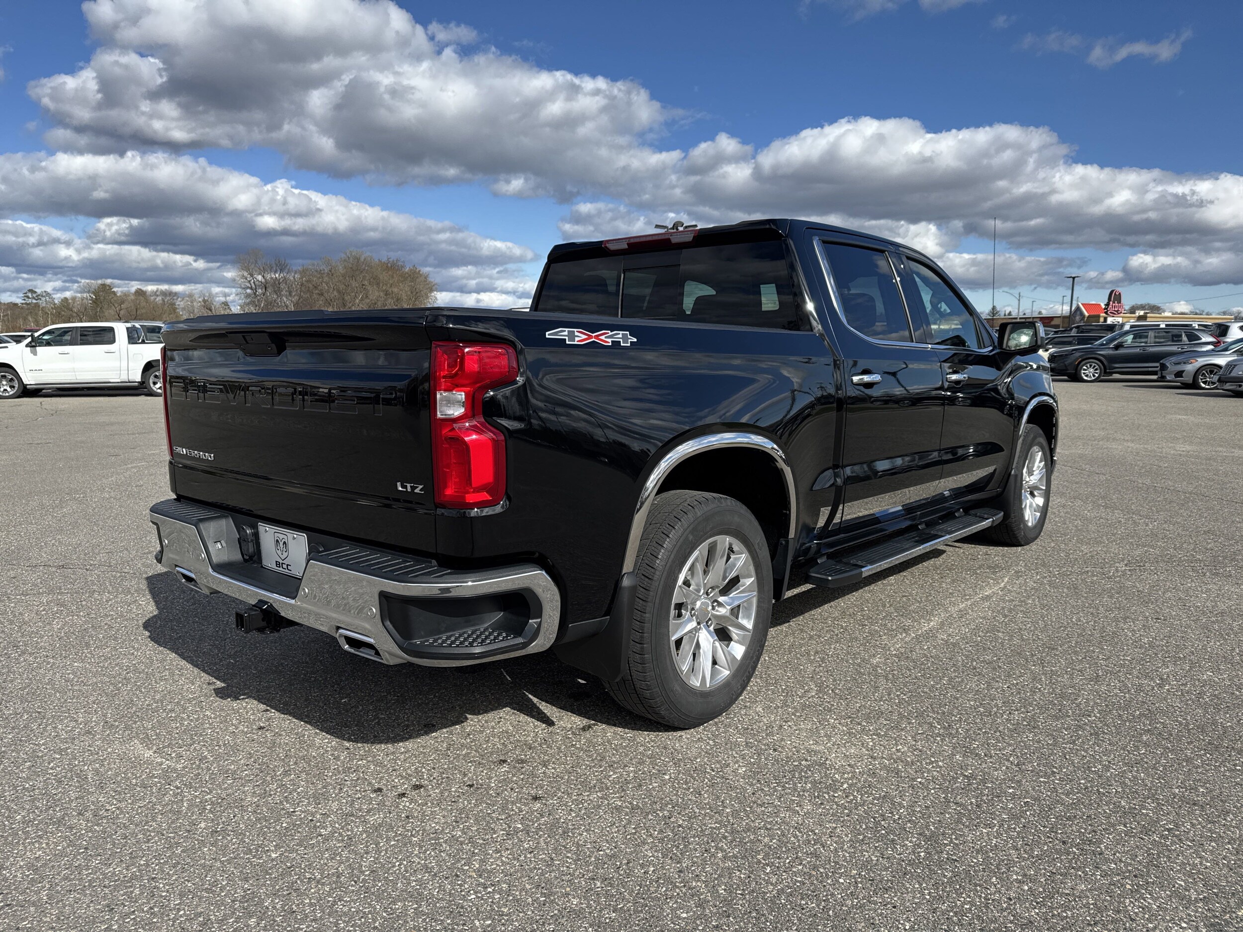 2022 Chevrolet Silverado 1500 photo 3