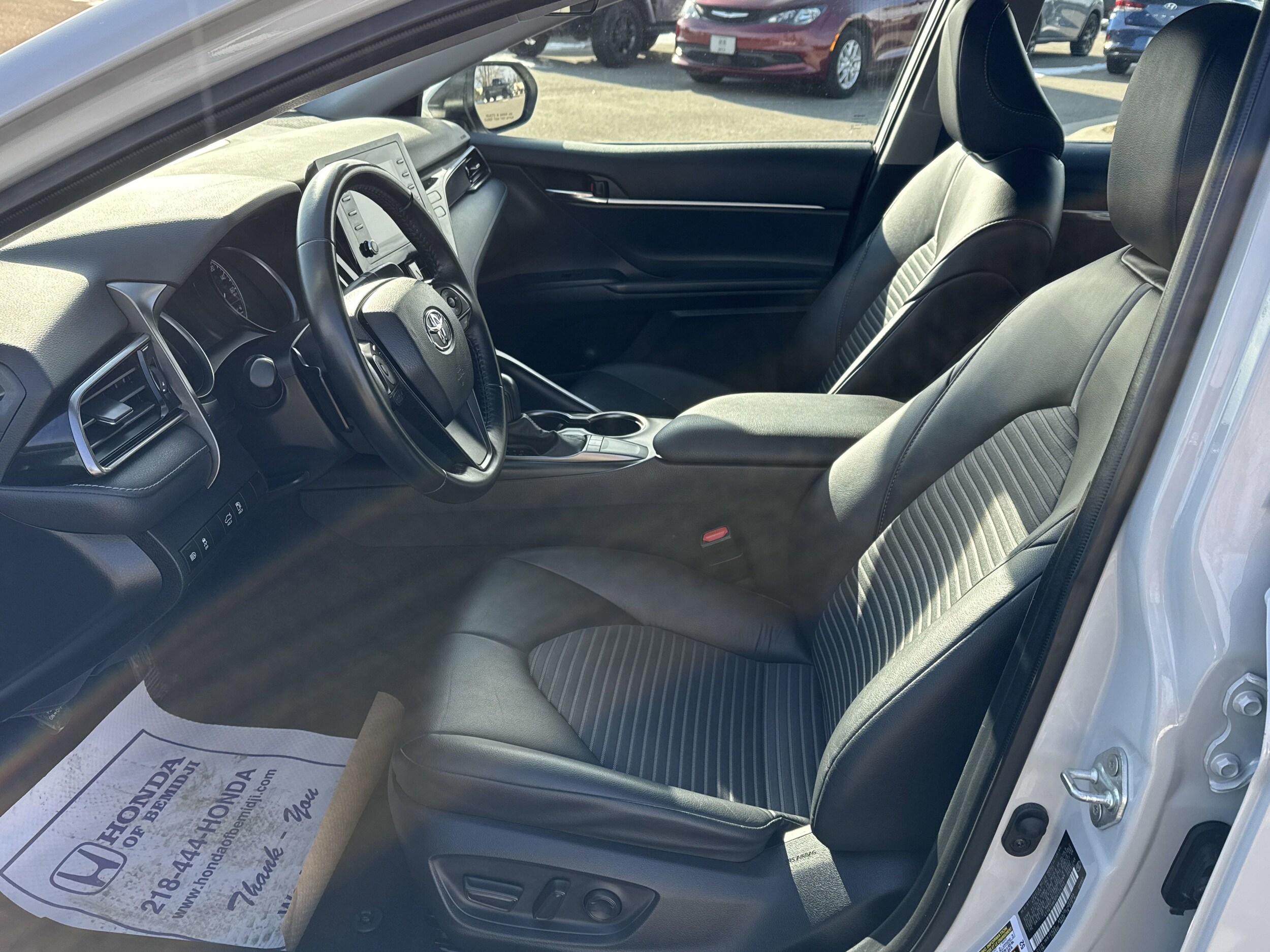 2023 Toyota Camry SE photo 4