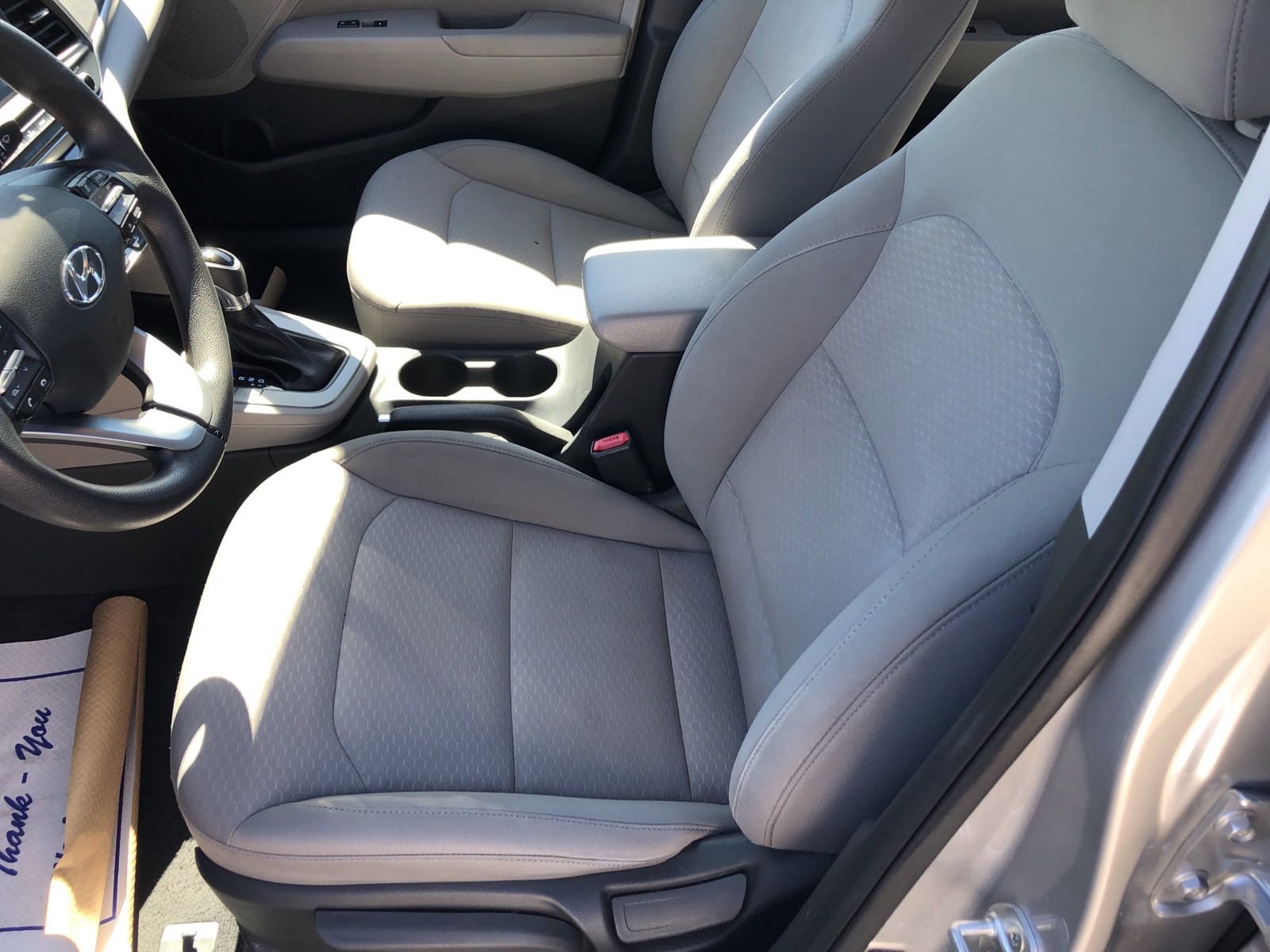 2020 Hyundai Elantra SEL photo 4