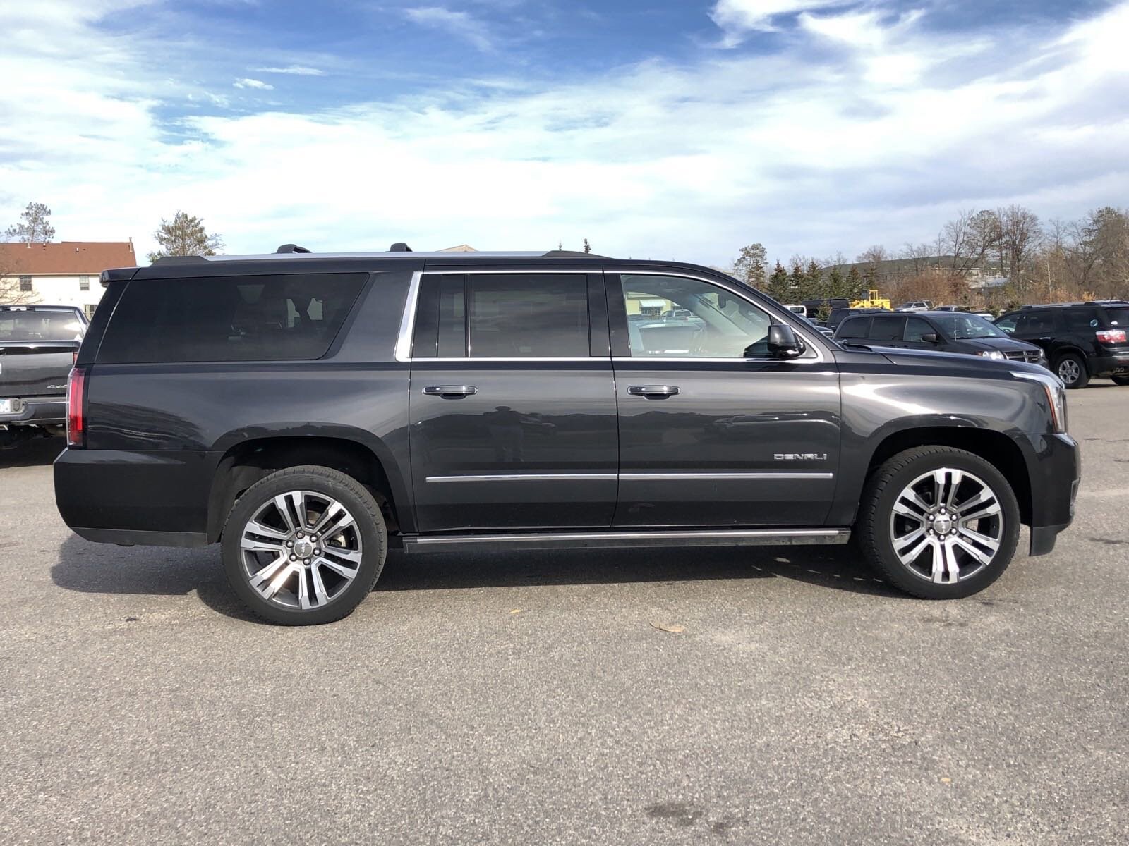 2020 Gmc Yukon XL Denali photo 2