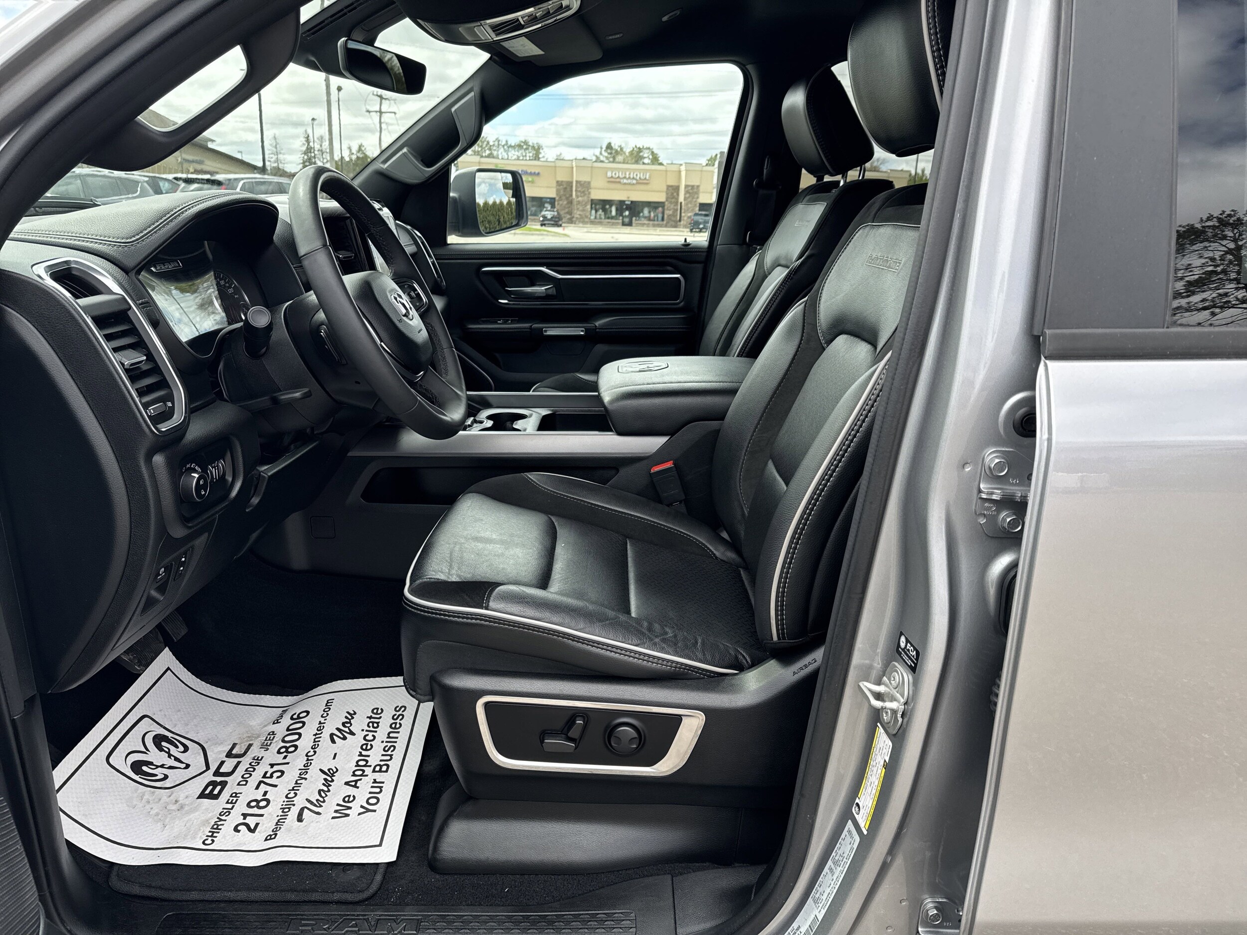 2025 Ram 1500 Laramie photo 3