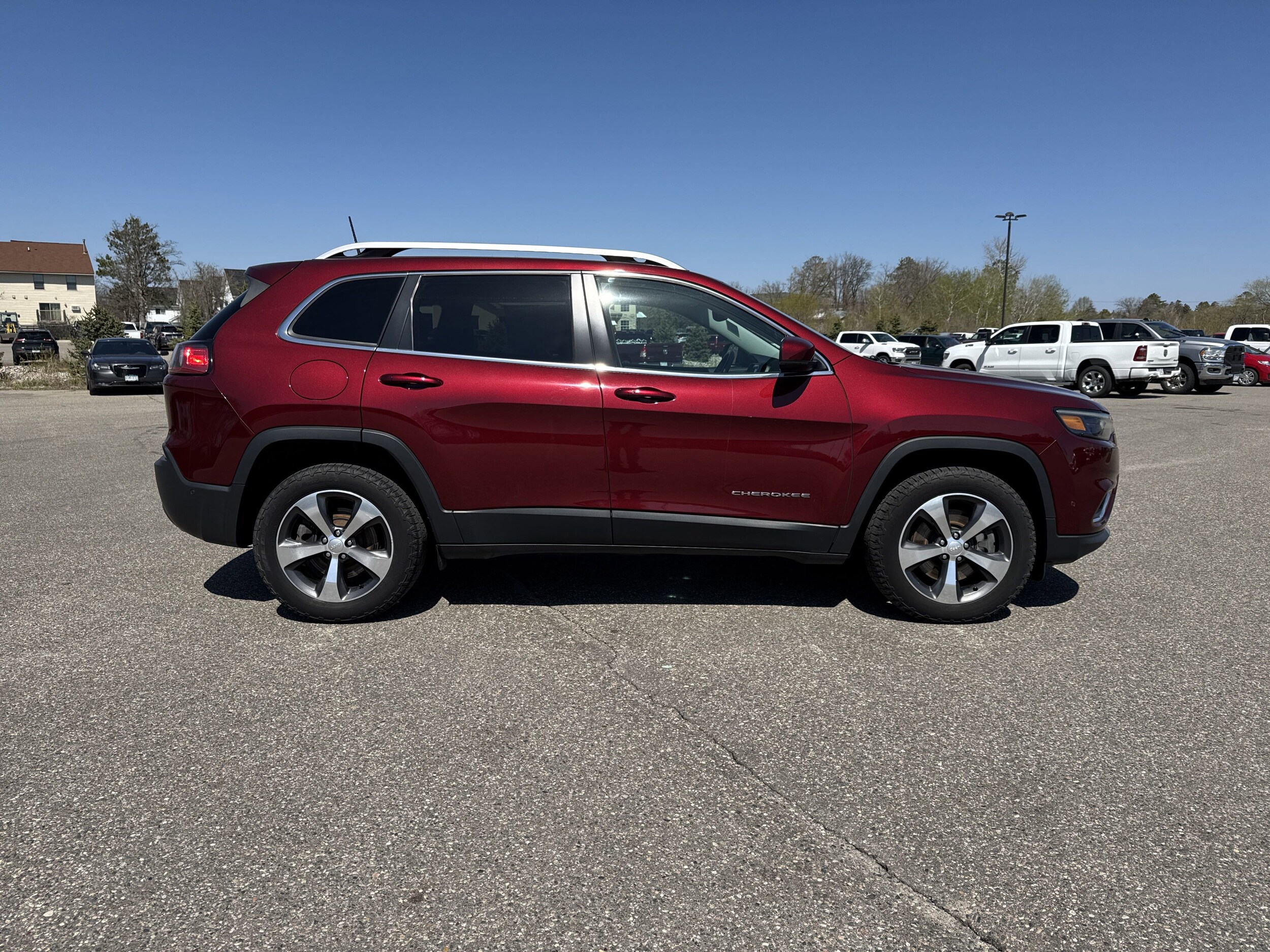 Used 2019 Jeep Cherokee Limited with VIN 1C4PJMDX4KD389943 for sale in Bemidji, Minnesota