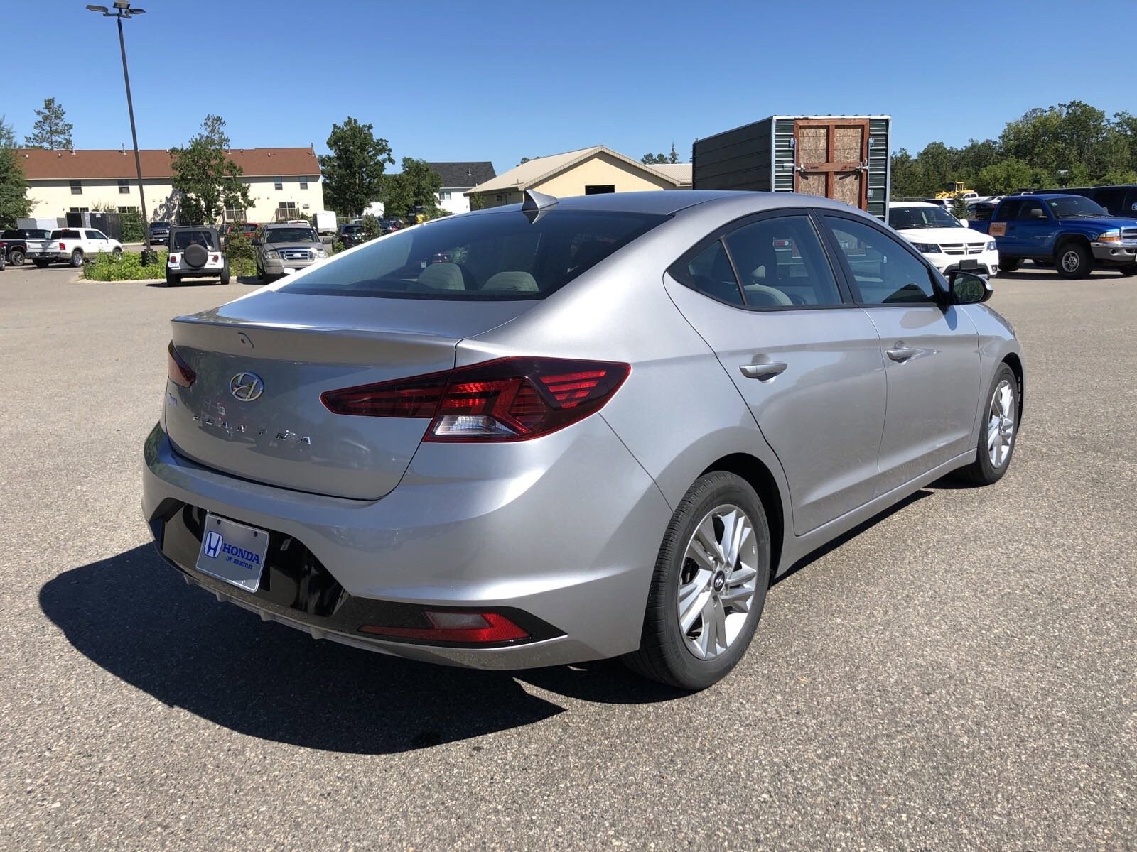 2020 Hyundai Elantra SEL photo 3