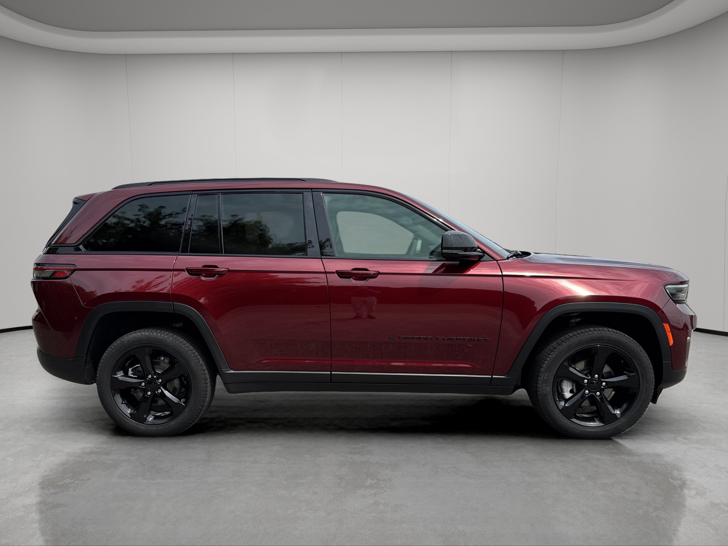 Used 2024 Jeep Grand Cherokee Limited with VIN 1C4RJHBG2RC189355 for sale in Bemidji, Minnesota