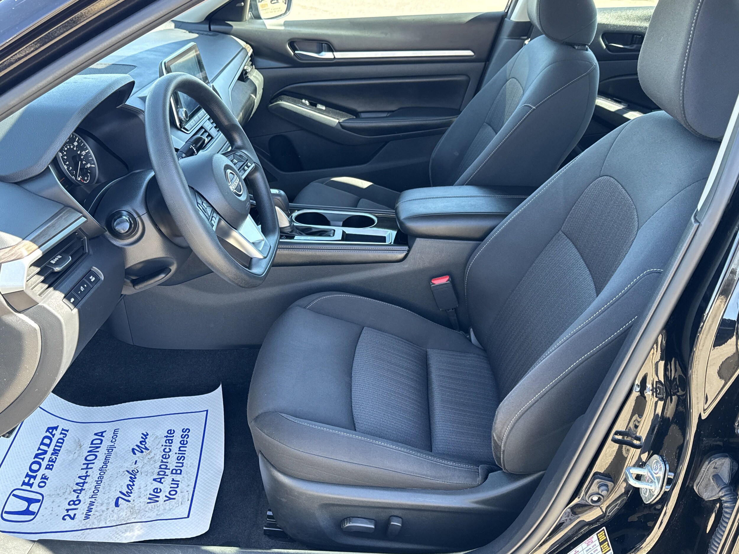 2023 Nissan Altima SR photo 4