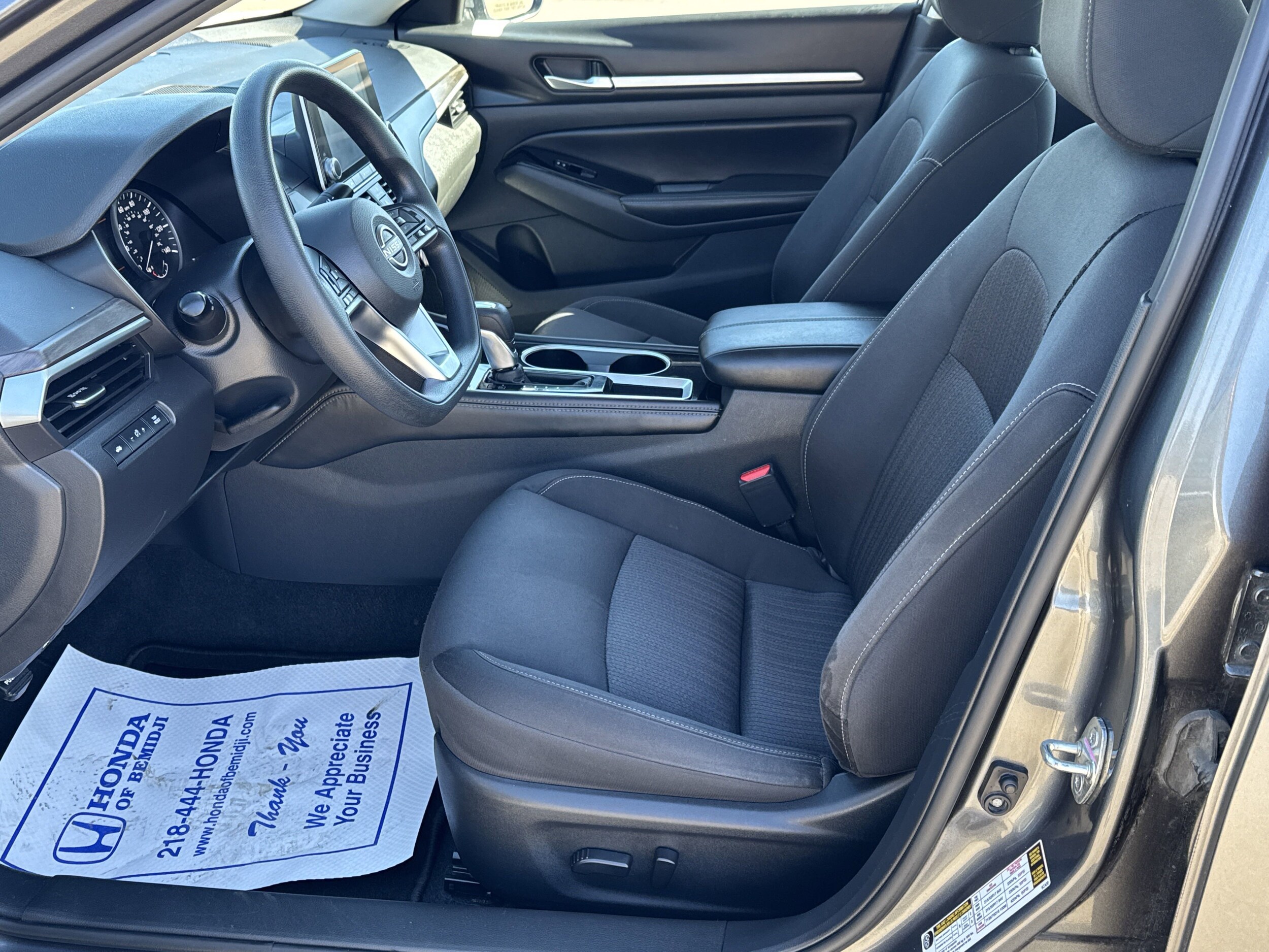 2023 Nissan Altima SR photo 4