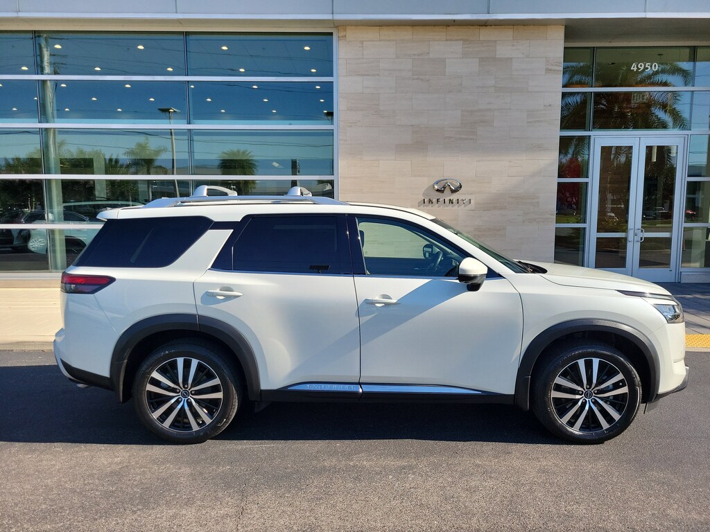 Used 2024 Nissan Pathfinder Platinum SUV
