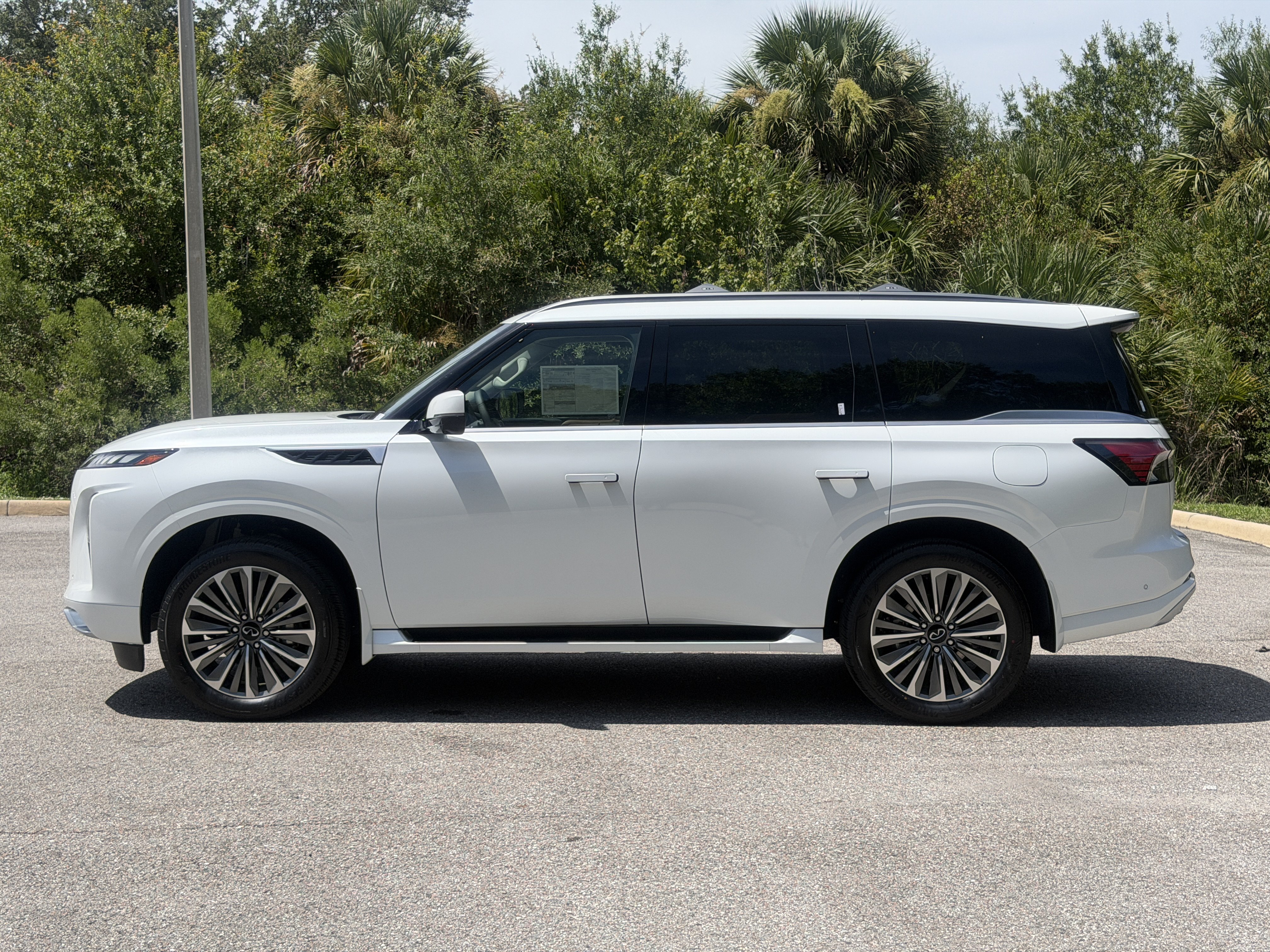 New 2027 INFINITI QX80 LUXE SUV