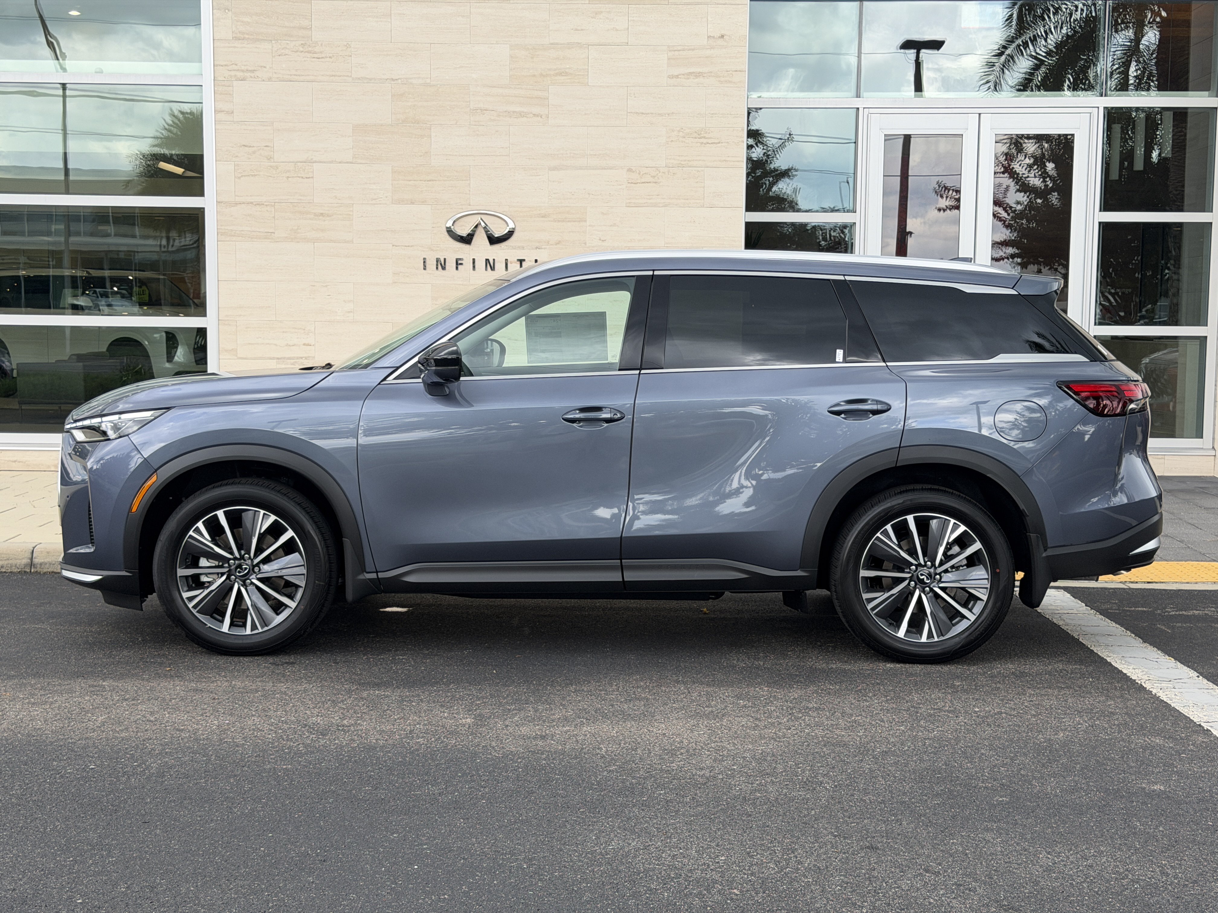 New 2027 INFINITI QX60 LUXE SUV