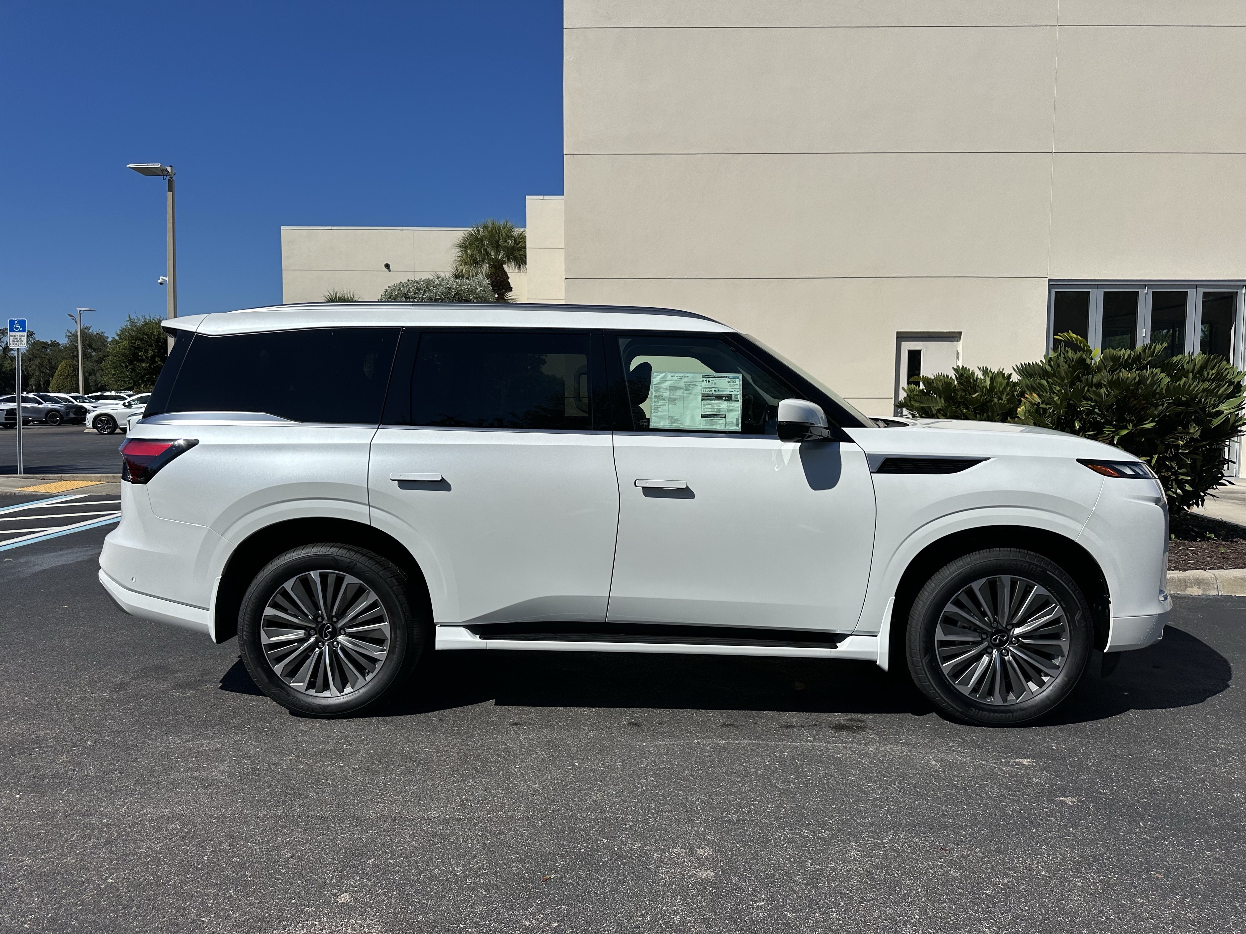 New 2027 INFINITI QX80 LUXE SUV