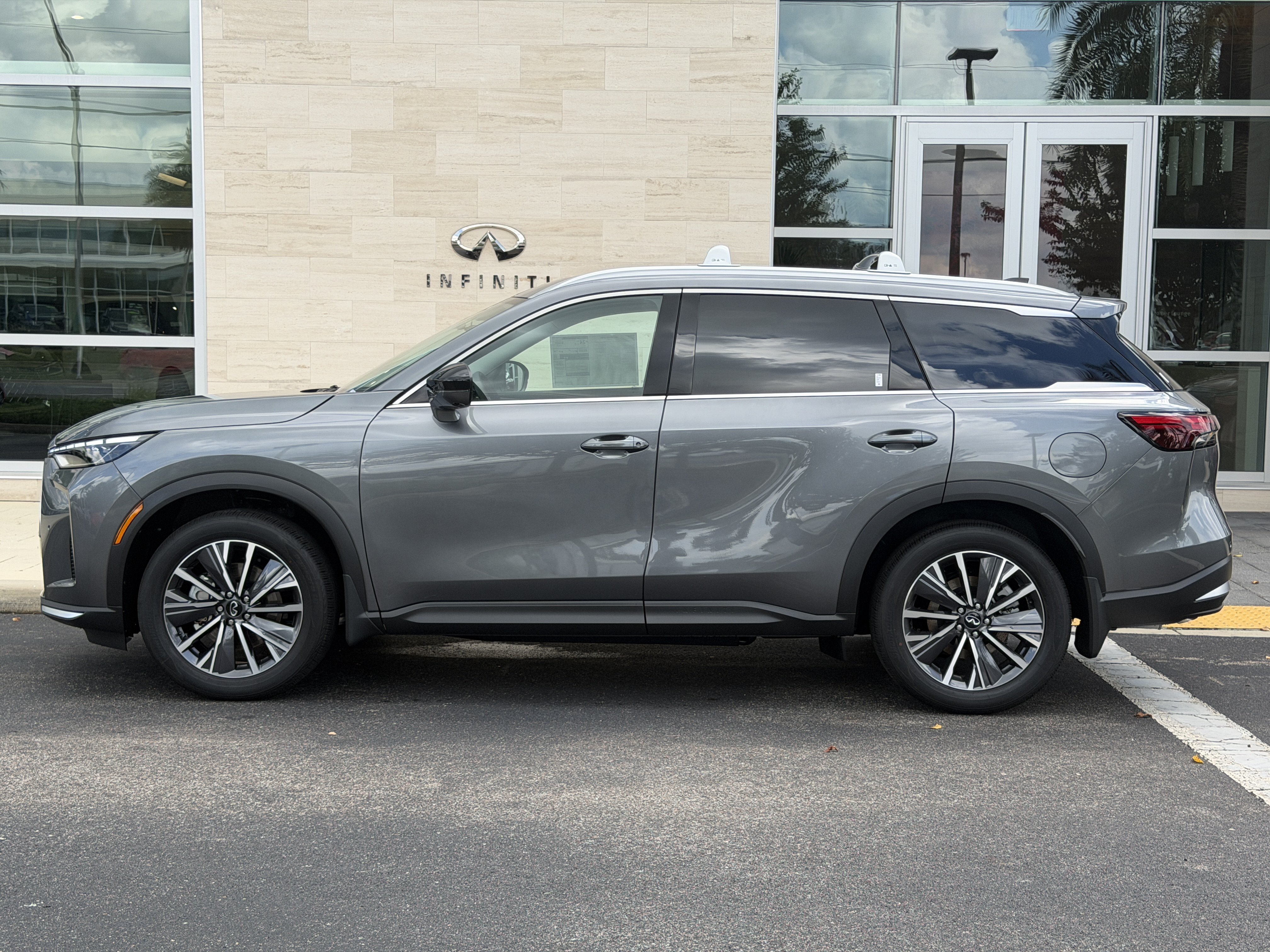 New 2027 INFINITI QX60 LUXE SUV