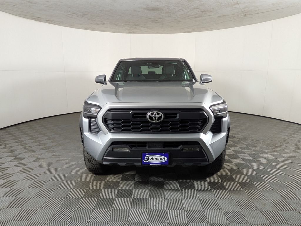 2024 Toyota Tacoma TRD Off-Road photo 2