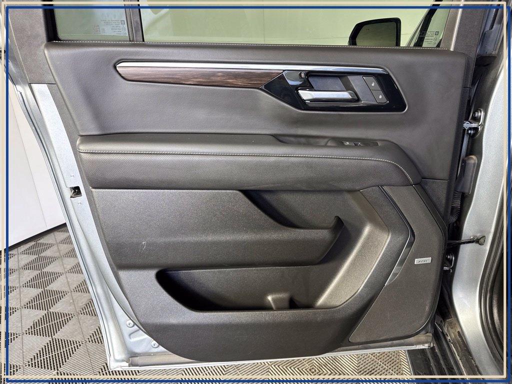 2025 Chevrolet Suburban Premier - Photo 33