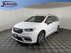 2026 Chrysler Pacifica Pinnacle Van Passenger Van