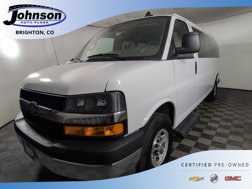 2025 Chevrolet Express 3500 LT Extended's photo